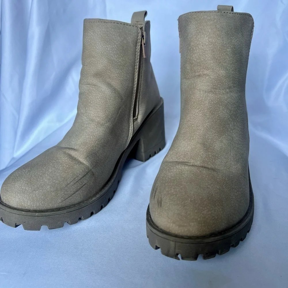 Dirty Laundry Tan Chunky Lug Ankle Boots
